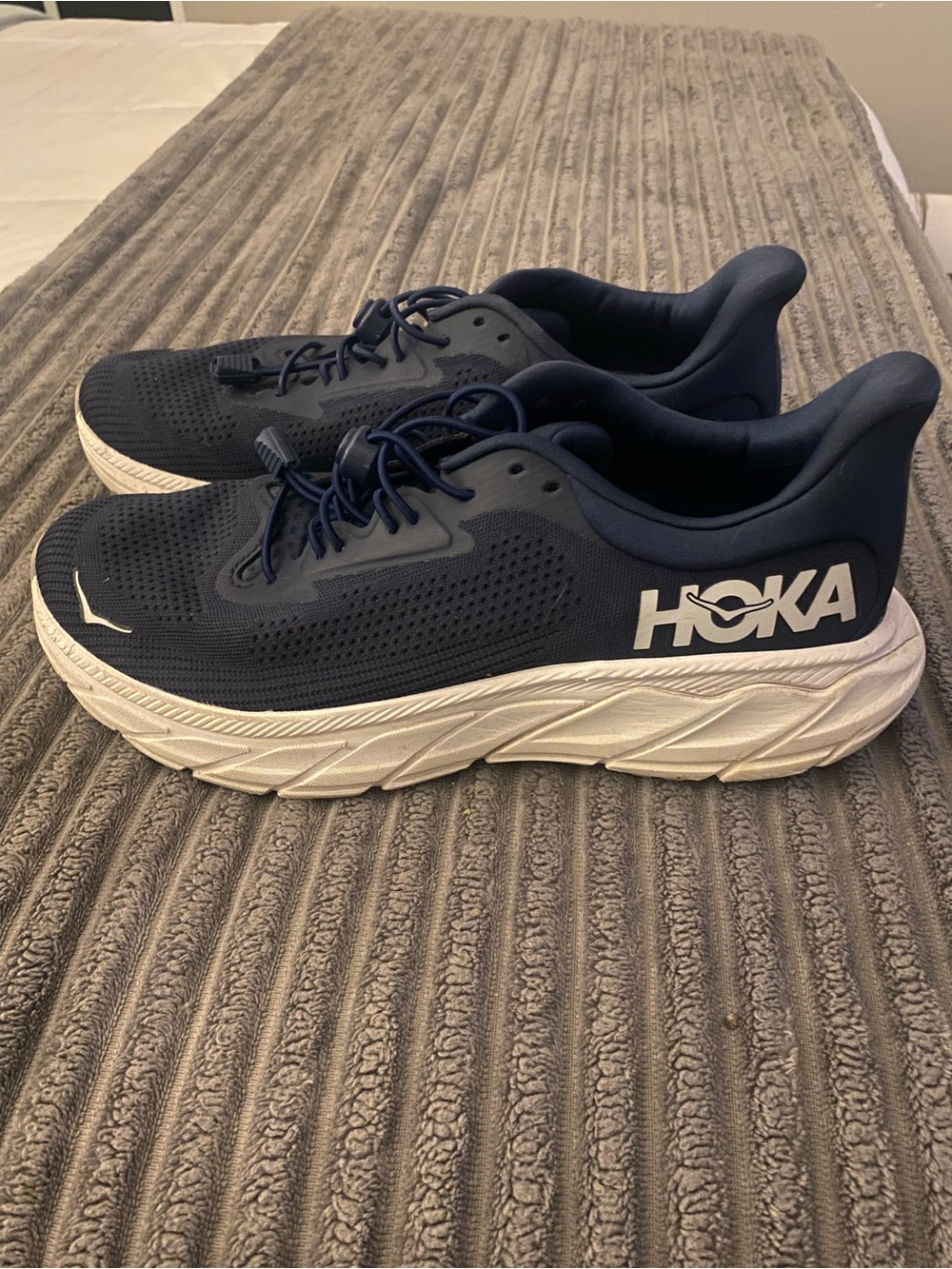 Hoka Arahi 7 Men's Navy and White Max Cushion Running Sneakers-Size 10D